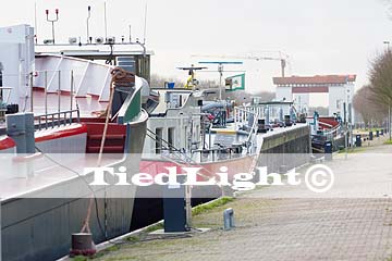 Wachten voor de sluis